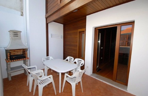 Casais do Rio House | Beautiful holiday house with wood interiors close to beaches and golf courses