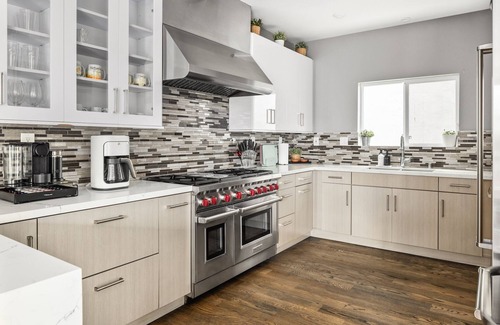 Hollywood Hills Villa | Beautiful Hollywood Hills Villa - Heated Pool, BBQ, Hollywood Sign Views