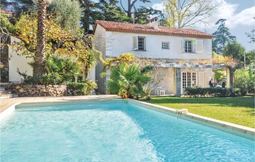 La Croix des Gardes House | Beautiful Home In Cannes With Kitchen