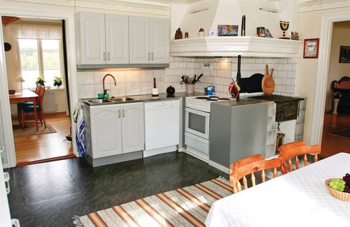 Tomten House | Beautiful home in Dalum with kitchen