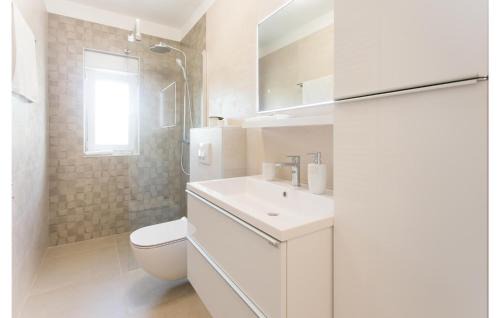 Dicmo House | Beautiful Home In Kraj With Wifi