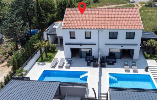 Njivice House | Beautiful Home In Njivice With Kitchen