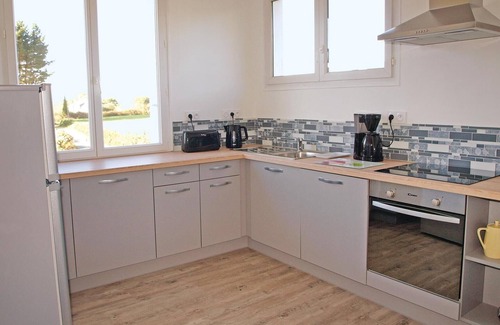 Plouha House | Beautiful home in Plouha with kitchen