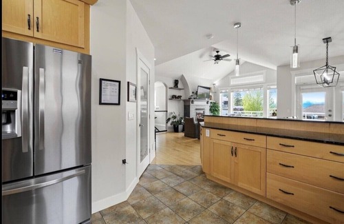 Southwest Mission House | Beautiful Home Lake View Upper Mission Kelowna