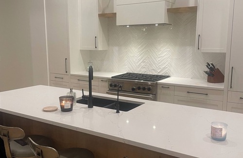 Central Okanagan House | Beautiful home located in Kelownas most upscale neighbourhood