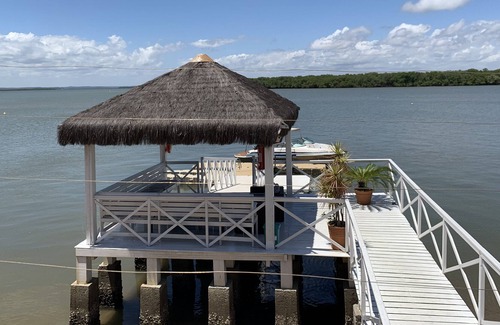 Aruanda House | Beautiful house with 5 bedrooms, in a closed condominium by the river.