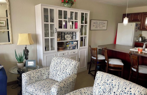 Birchwood House | Beautiful Lake Front 2 BR Condo on golf course with pool and hot tub in building