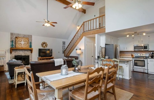 Gainesville House | Beautiful Lake Home for Longer Stays, 30 night minimum