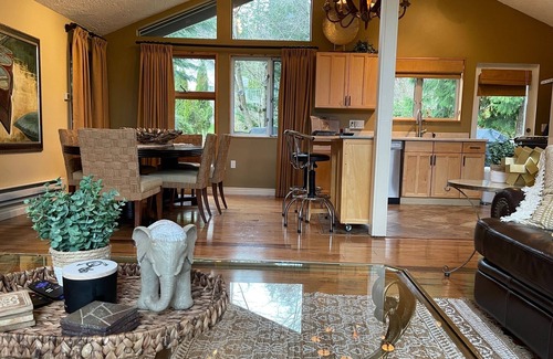 Sudden Valley House | Beautiful Lake Whatcom/Sudden Valley House Rental steps from the water