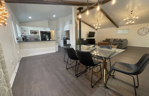 Hot Springs House | Beautiful LAKEFRONT Property across from Garvan Gardens