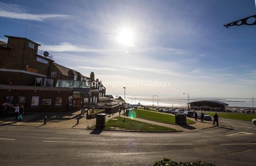 Hunstanton Cabin | Beautiful Lodge With Decking In Hunstanton At Manor Park Ref 23023W