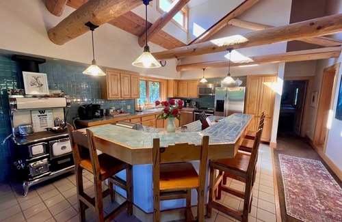 John Dodge House | Beautiful log cabin on 4 acres of private wilderness with stunning mountain view