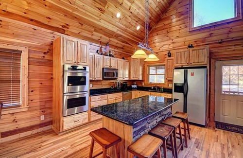 Apple Creek Acres Cabin | Beautiful Log Cabin with Two Master Suites on 4.5 Wooded Acres