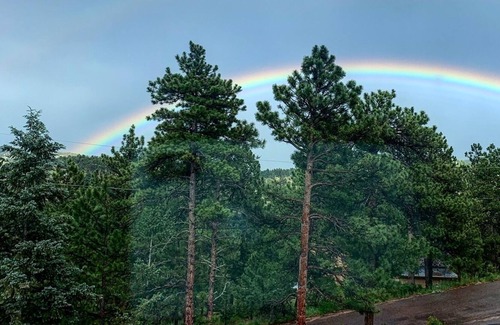 Boulder House | Beautiful Mountain Retreat with private entrance.