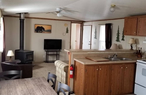 Eagle Nest House | Beautiful Mountain Views. Cozy/Quiet & centrally located to all the mountain fun
