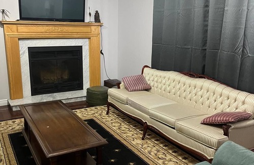 Caledon House | Beautiful nature themed house. (10 minutes from Orangeville downtown)