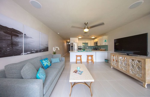 Kuau Condo | BEAUTIFUL NEW Beach-chic condo with AC 1 mile from Paia & Steps to Mama's Beach
