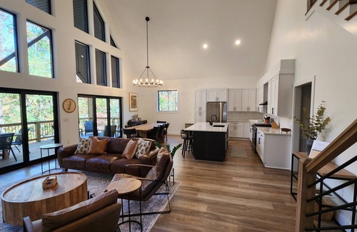 Sunset Cabin | BEAUTIFUL Newly Built Retreat w/Private Marina Boat Slip at Upper Lake Keowee!