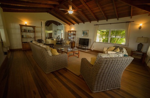 Atlantic Shores Villa | Beautiful Oceanfront Villa with Large Private Pool and Spacious Accommodation