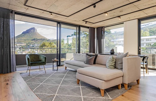 Schotsche Kloof Apartment | Beautiful Penthouse with Table Mountain Views & Pool (40 on L)