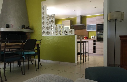 Villeneuve-Loubet House | Beautiful Provencal villa of charm with beautiful views of village and castle