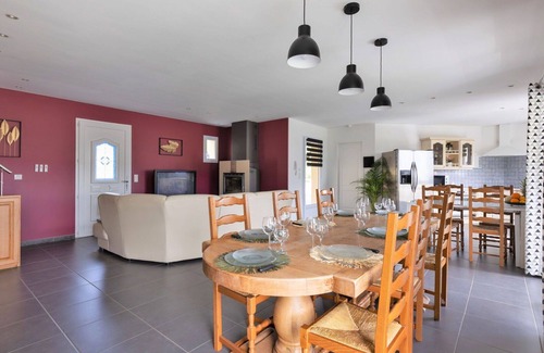Saint-Martin-de-Seignanx House | Beautiful private villa for 8 guests with A/C, WIFI, pool, TV and terrace