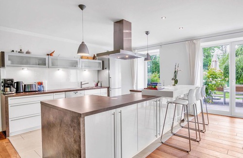 Drochtersen House | Beautiful private villa for 10 guests with internet, TV, terrace, pets allowed and parking