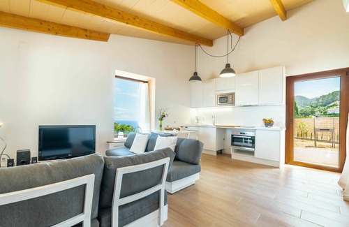 Banyalbufar House | Beautiful private villa for 2 guests with WIFI, A/C, TV and patio