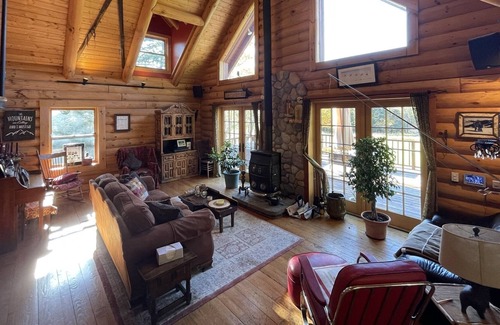 Elka Park Cabin | Beautiful Private Log Home Near Hunter with Mountain Views
