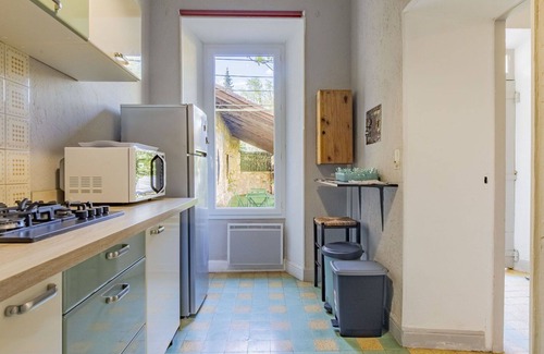 Oppede House | Beautiful private villa for 4 guests with TV and patio