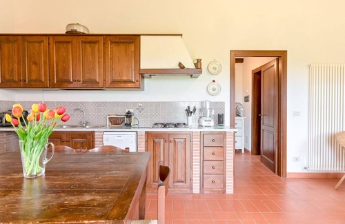 Manciano Villa | Beautiful private villa with private pool, WIFI, TV, patio, pets allowed and panoramic view