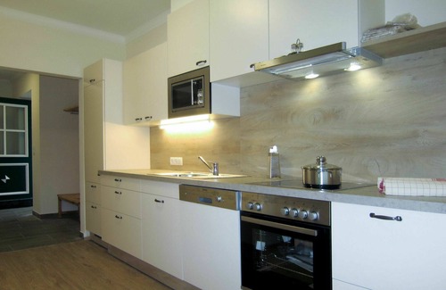 Weissenbach House | Beautiful private villa for 8 people with WIFI, TV, terrace and pets allowed