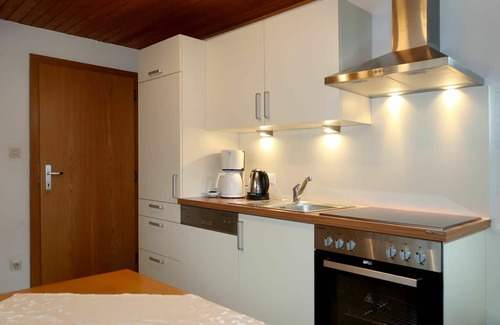 Pfunds House | Beautiful private villa for 15 guests with WIFI, TV and patio