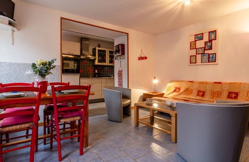 Commes House | Beautiful private villa for 4 guests with WIFI, TV, terrace and parking