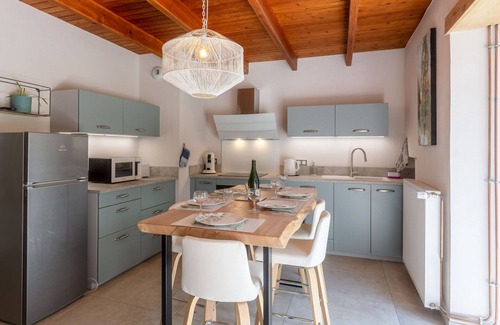 Coutances House | Beautiful private villa for 6 people with WIFI, TV and terrace