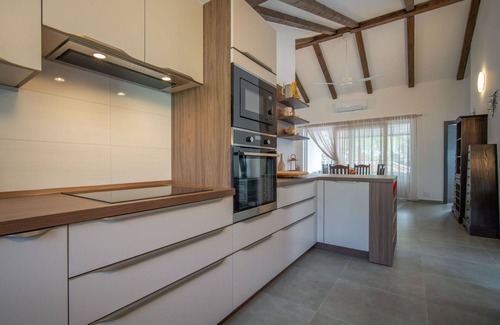 Cunski House | Beautiful private villa for 12 guests with WIFI, hot tub, A/C, TV and patio