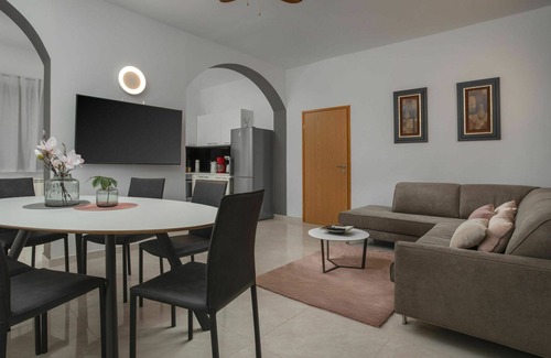 Mugeba House | Beautiful private villa for 15 people with A/C, private pool, WIFI, TV and terrace