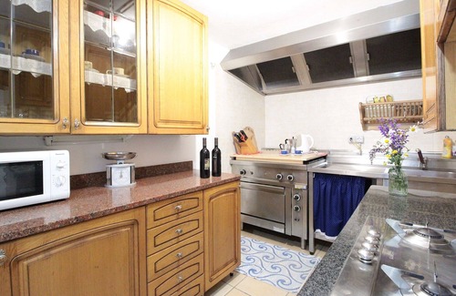 Lamon House | Beautiful private villa for 5 people with WIFI, patio, pets allowed and panoramic view