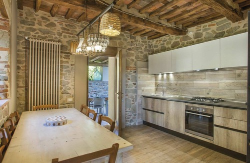 Pescia Villa | Beautiful private villa for 10 people with private pool, WIFI, hot tub, TV, patio and pets allowed