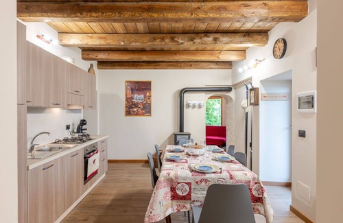 Piasco House | Beautiful private villa for 5 people with hot tub, WIFI, TV, patio, pets allowed and panoramic v.