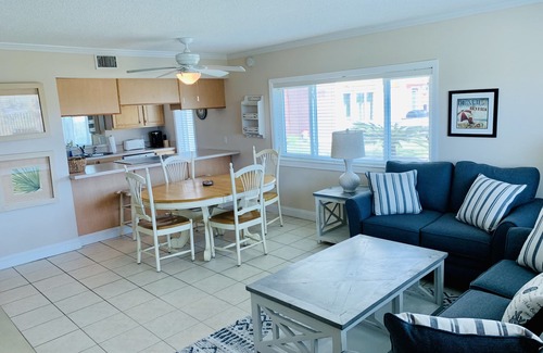 Fort Walton Beach Condo | Beautiful quiet beach right out the back door