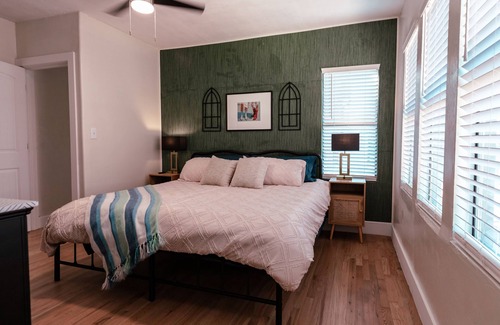 Lincoln Terrace Condo | Beautiful remodeled historical home in safe neighborhood downtown.