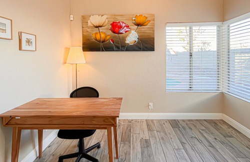 Spring Valley House | Beautiful Remodeled 4 b3b home minutes to strip