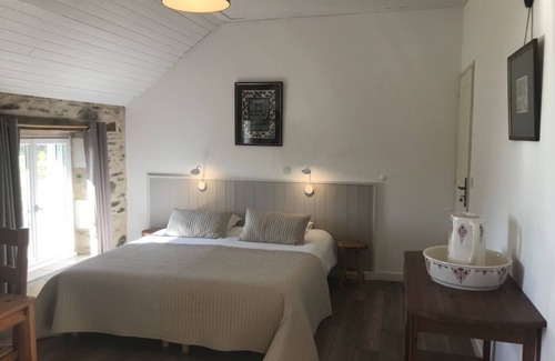 Chalais Bed & Breakfast | Beautiful room (3/4) in the old farm