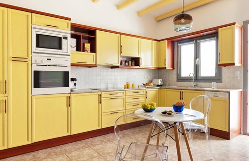 Pyrgos Villa | Beautiful Santorini Villa | 6 Bedrooms | The Sky Mansion | Picturesque Sea.