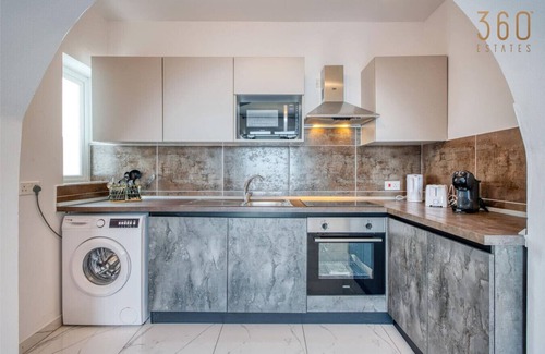 Qawra Apartment | Beautiful seafront 1BR home w/comfy bed, AC & WIFI