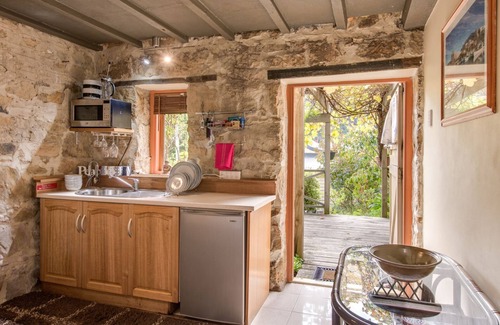 South Hobart Apartment | Beautiful self-contained studio