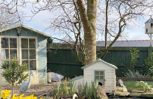 Upper Killay Cabin | Beautiful Shepherds Hut near The Gower