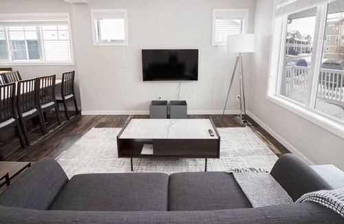 Fort Gary House | Beautiful South Winnipeg 4Bed 2Bath Townhouse