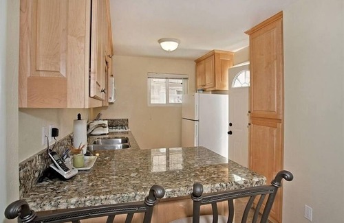South Mission Beach House | Beautiful Studio Unit Steps from the Beach - Dover Court